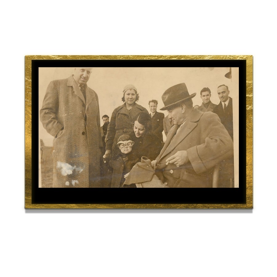 Yapay Zeka ile Yenilenmiş Atatürk Fotoğrafları Siyah Beyaz Cam Tablo, 3d Dekoratif Baskı 347