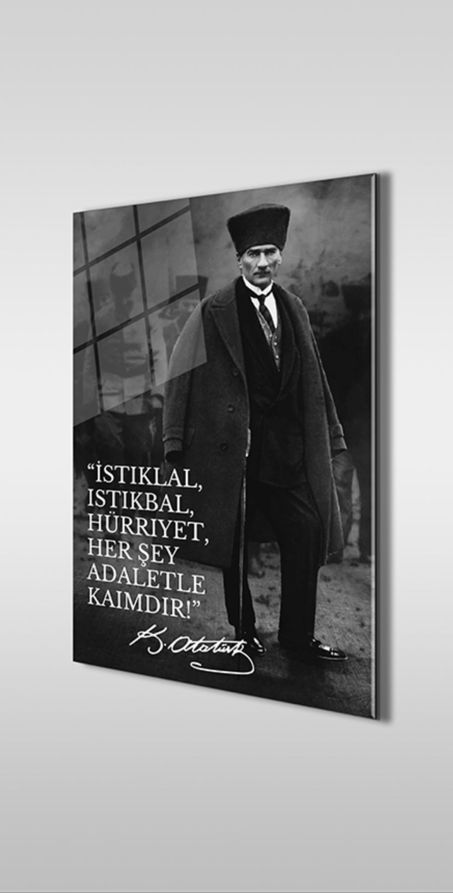 Atatürk Özel Tasarım 4 Siyah Beyaz Dikey Cam Tablo