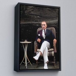 Çerçeveli Mustafa Kemal Atatürk'Ün Sandalyede Oturan Tablosu -6379