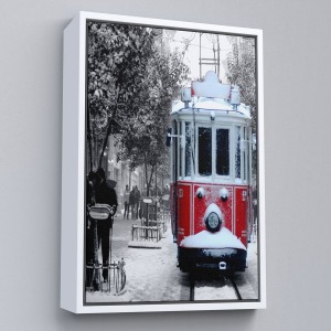 Çerçeveli Karlı Bir İstiklal Caddesi Ve Nostaljik Tramvay Tablosu-6404