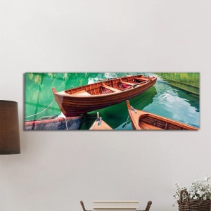 Ahşap Tekneler ve Yeşil Göl Manzarası Panorama Cam Tablo, Darbelere Dayanıklı Kırılmaz Temperli