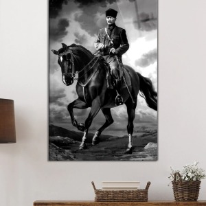 At Üzerinde Mustafa Kemal Atatürk Portresi Cam Tablo, Darbelere Dayanıklı Kırılmaz Temperli