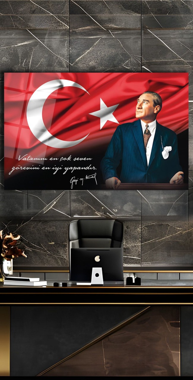 Atatürk Portre ve Türk Bayrağı Vatanını En Çok Seven Görevini En İyi Yapandır Cam Tablo, Hediyelik
