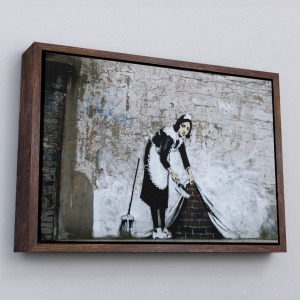 Çerçeveli Banksy'Nin Londra Sokaklarını Süpüren Temizlikçi Kadın Kanvas Tablosu-5004