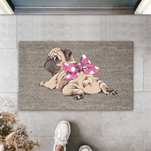 Dijital Baskı Kalitesi Gri Pembe Fiyonklu Yüzüstü Yatan Köpek Dekoratif Kapı Paspası