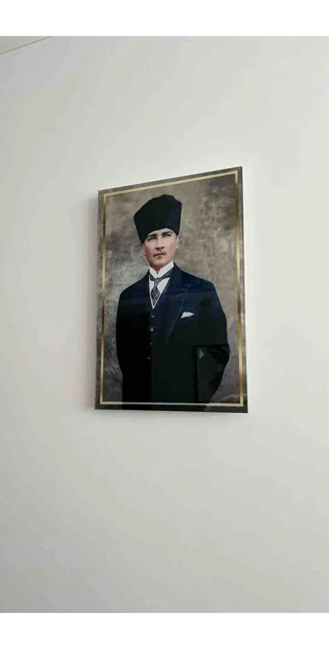 Atatürk Cam Tablo 34