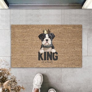 Dijital Baskı Kalitesi Kahverengi King Yazılı Taçlı Köpek Dekoratif Kapı Paspası